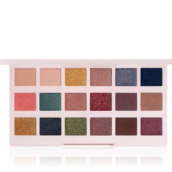 EDITOR PALETTE NEW ENGLAND
18 PIECE EYE SHADOW Palette Make-up Matte & Metallic - Picture 6 of 9